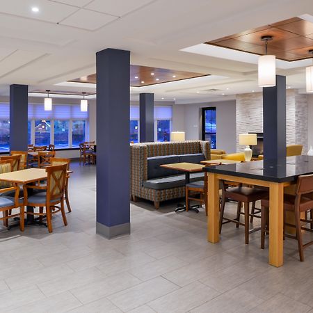 Holiday Inn Express Hotel & Suites Clifton Park By Ihg Exterior foto