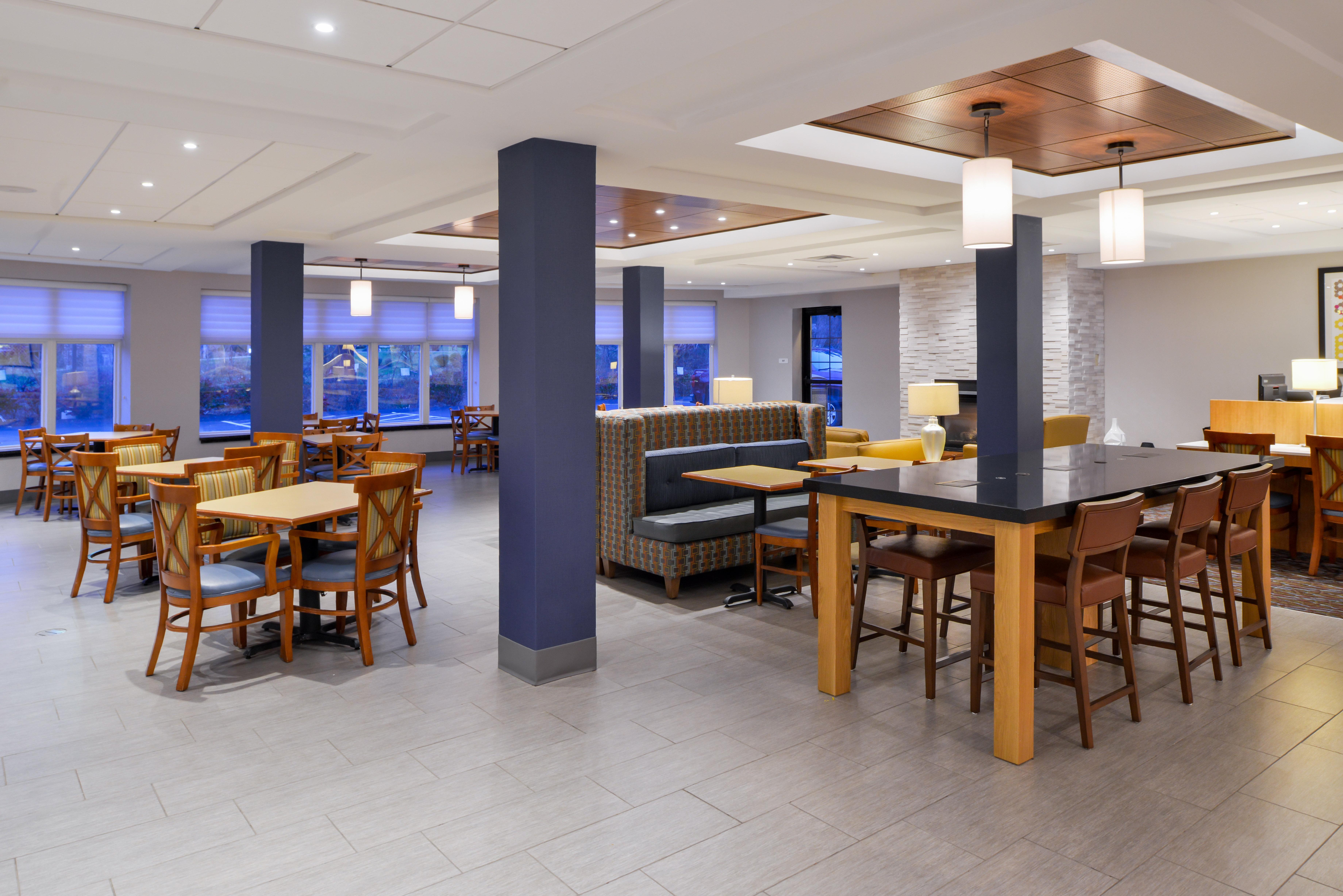 Holiday Inn Express Hotel & Suites Clifton Park By Ihg Exterior foto