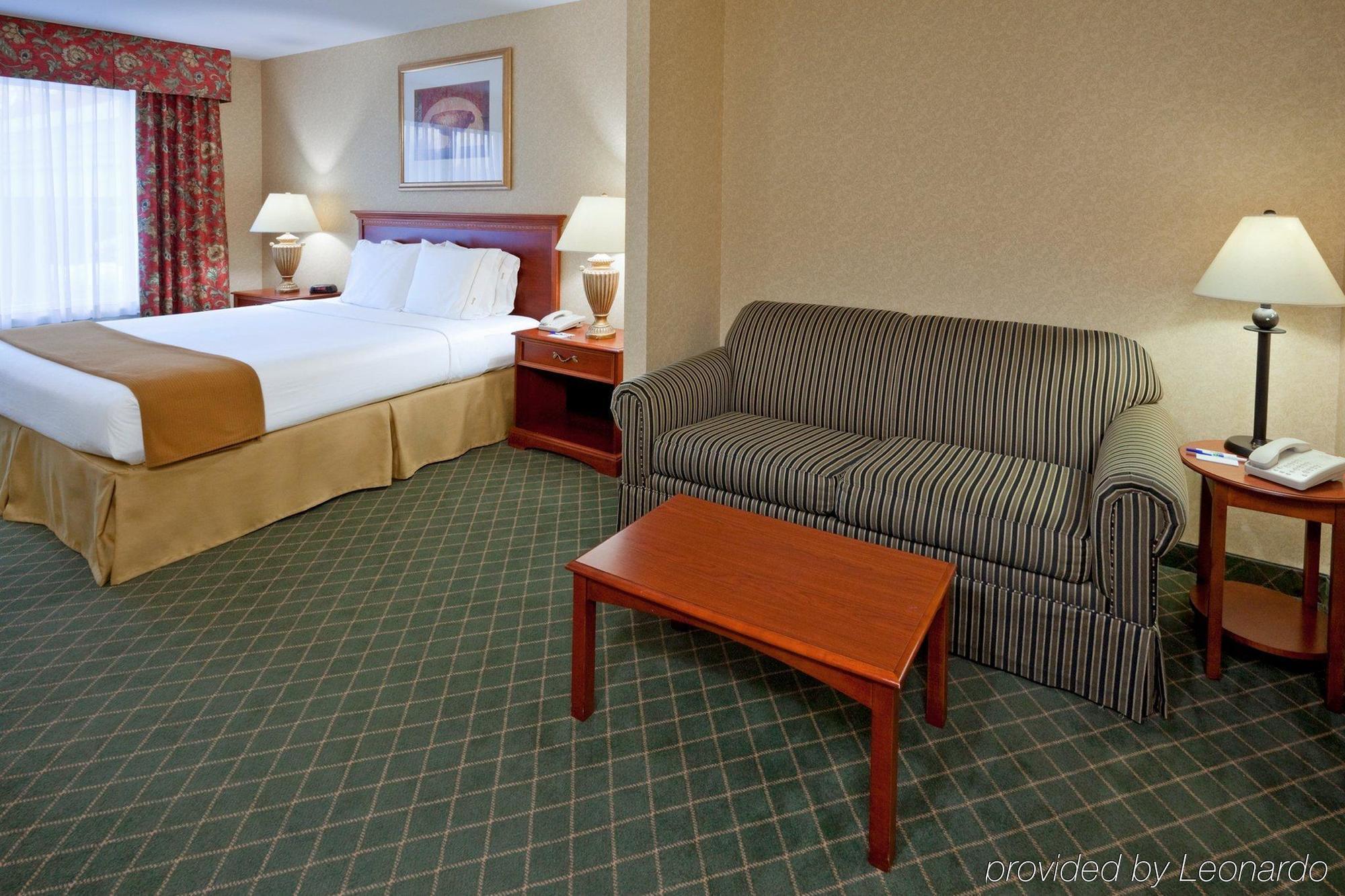 Holiday Inn Express Hotel & Suites Clifton Park By Ihg Habitación foto