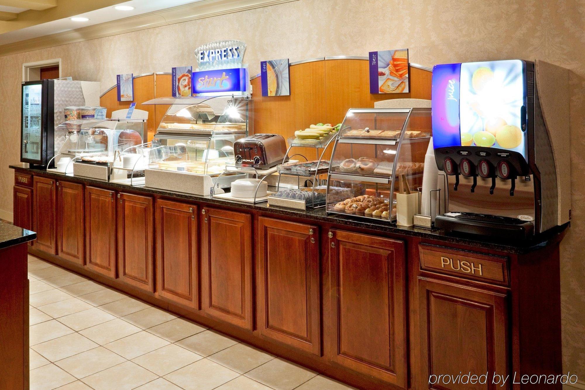Holiday Inn Express Hotel & Suites Clifton Park By Ihg Exterior foto