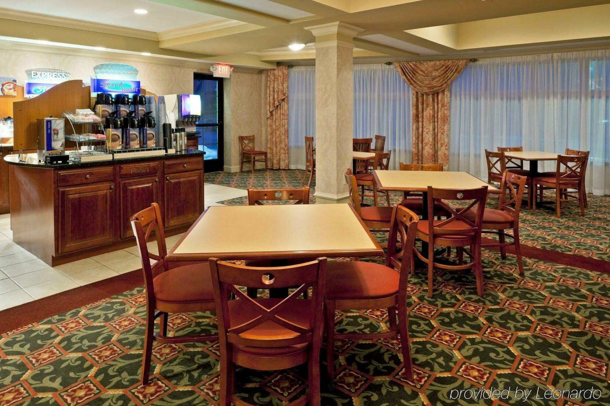 Holiday Inn Express Hotel & Suites Clifton Park By Ihg Exterior foto