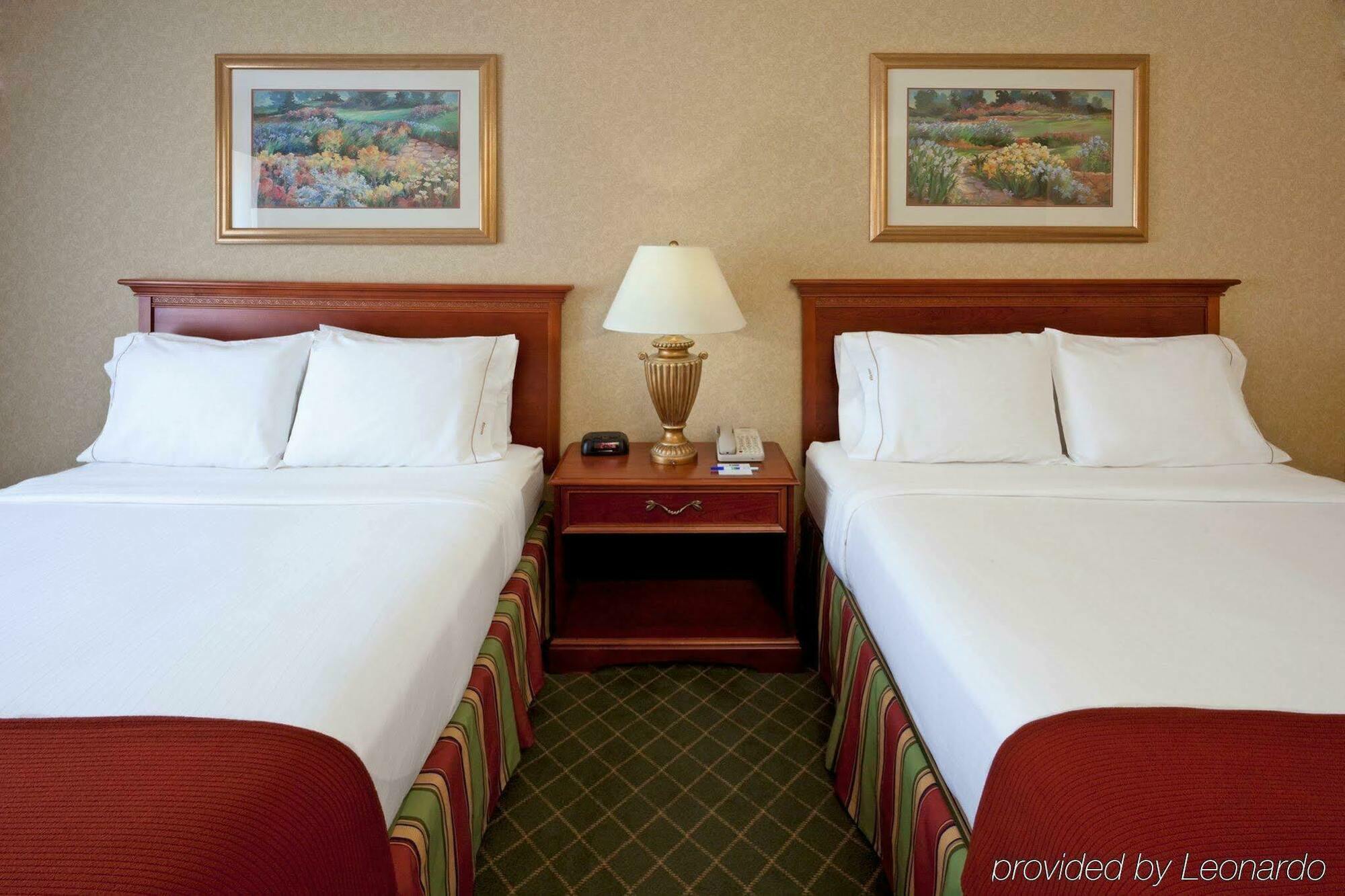 Holiday Inn Express Hotel & Suites Clifton Park By Ihg Exterior foto